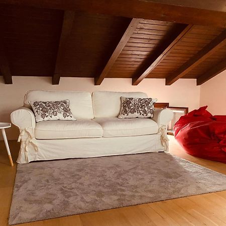 Apartamento Il Salotto Sul Rio Mantua Exterior foto