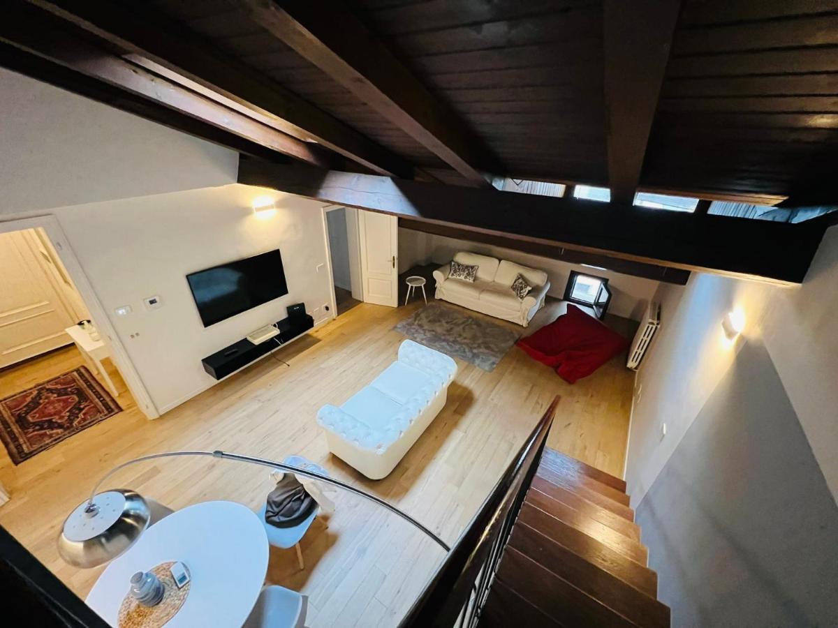 Apartamento Il Salotto Sul Rio Mantua Exterior foto