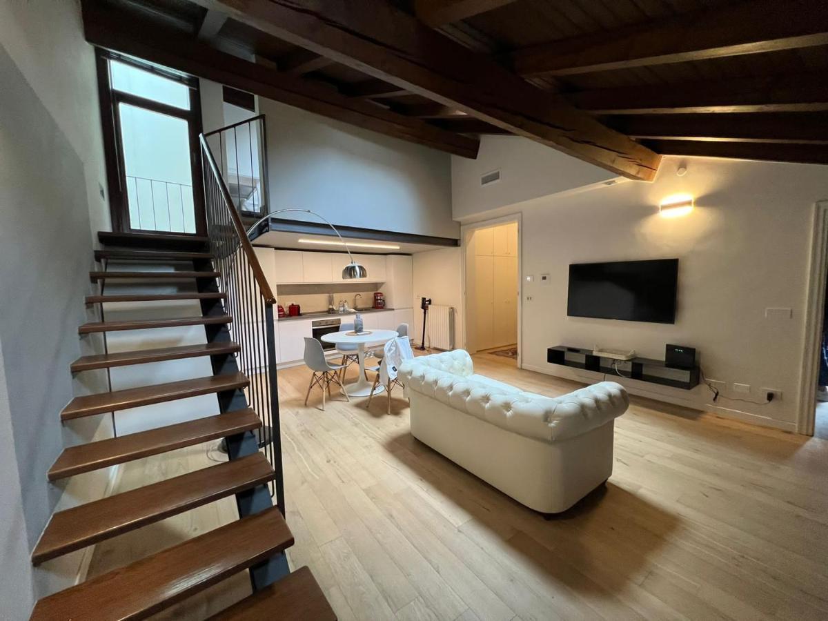 Apartamento Il Salotto Sul Rio Mantua Exterior foto