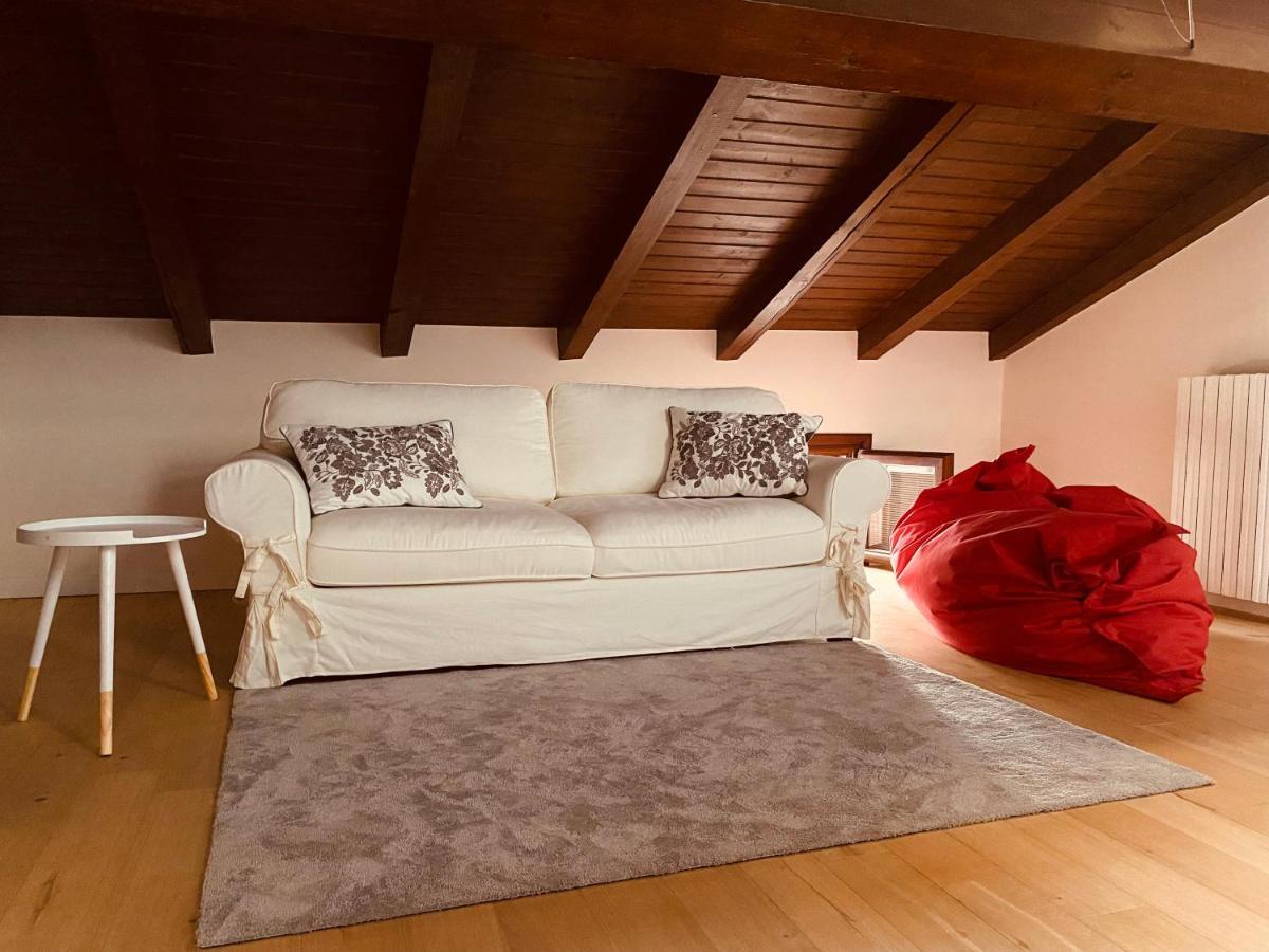 Apartamento Il Salotto Sul Rio Mantua Exterior foto