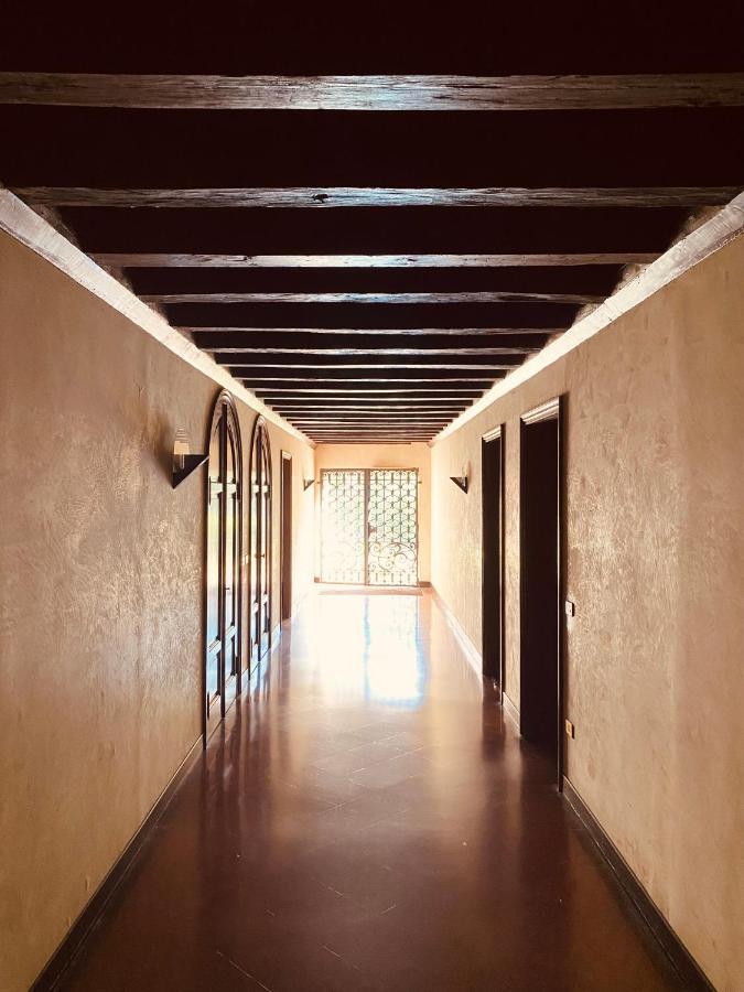 Apartamento Il Salotto Sul Rio Mantua Exterior foto