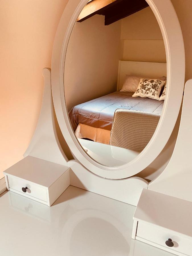 Apartamento Il Salotto Sul Rio Mantua Exterior foto