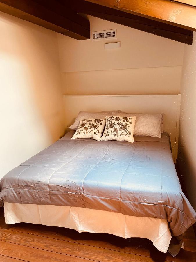 Apartamento Il Salotto Sul Rio Mantua Exterior foto